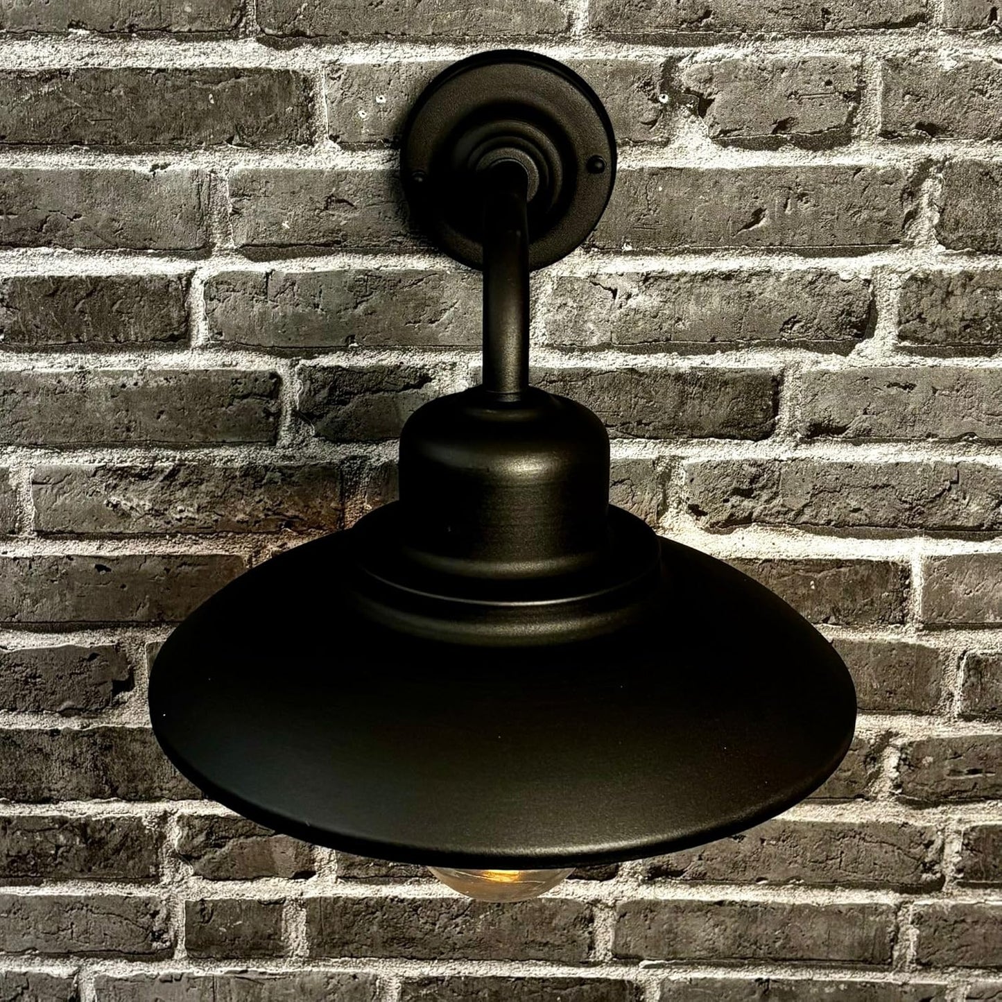 Schwarze Außenwandleuchte – Robuste Aluminiumlampe IP44, E27, Ideal für Terrassen, Garagen und Loft-Innenräume
