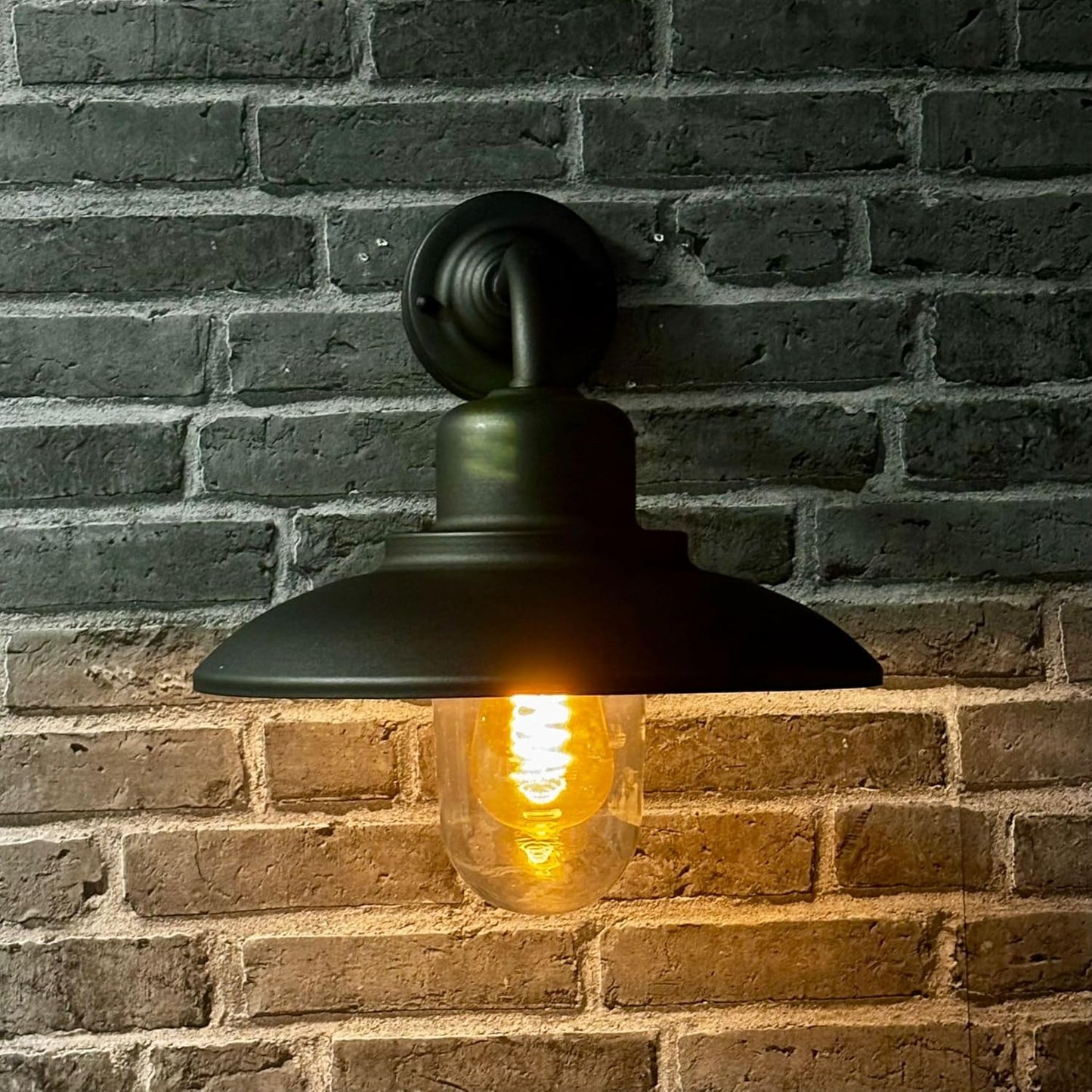 Schwarze Außenwandleuchte – Robuste Aluminiumlampe IP44, E27, Ideal für Terrassen, Garagen und Loft-Innenräume