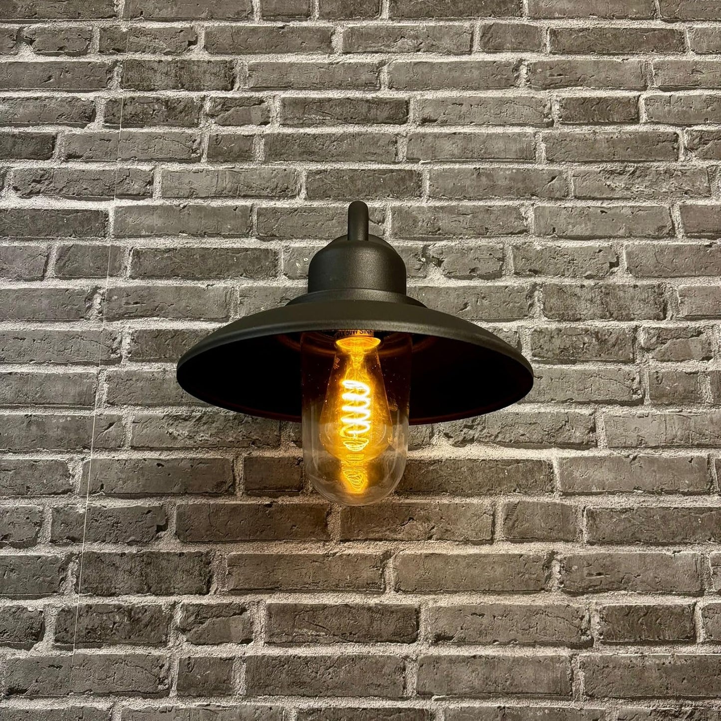 Schwarze Außenwandleuchte – Robuste Aluminiumlampe IP44, E27, Ideal für Terrassen, Garagen und Loft-Innenräume