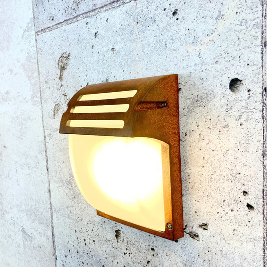 CAVILLA 230V Außenleuchte - Gehäuse aus Metall, Schirm aus Glas, IP44-Schutzart, 40 Watt max.
