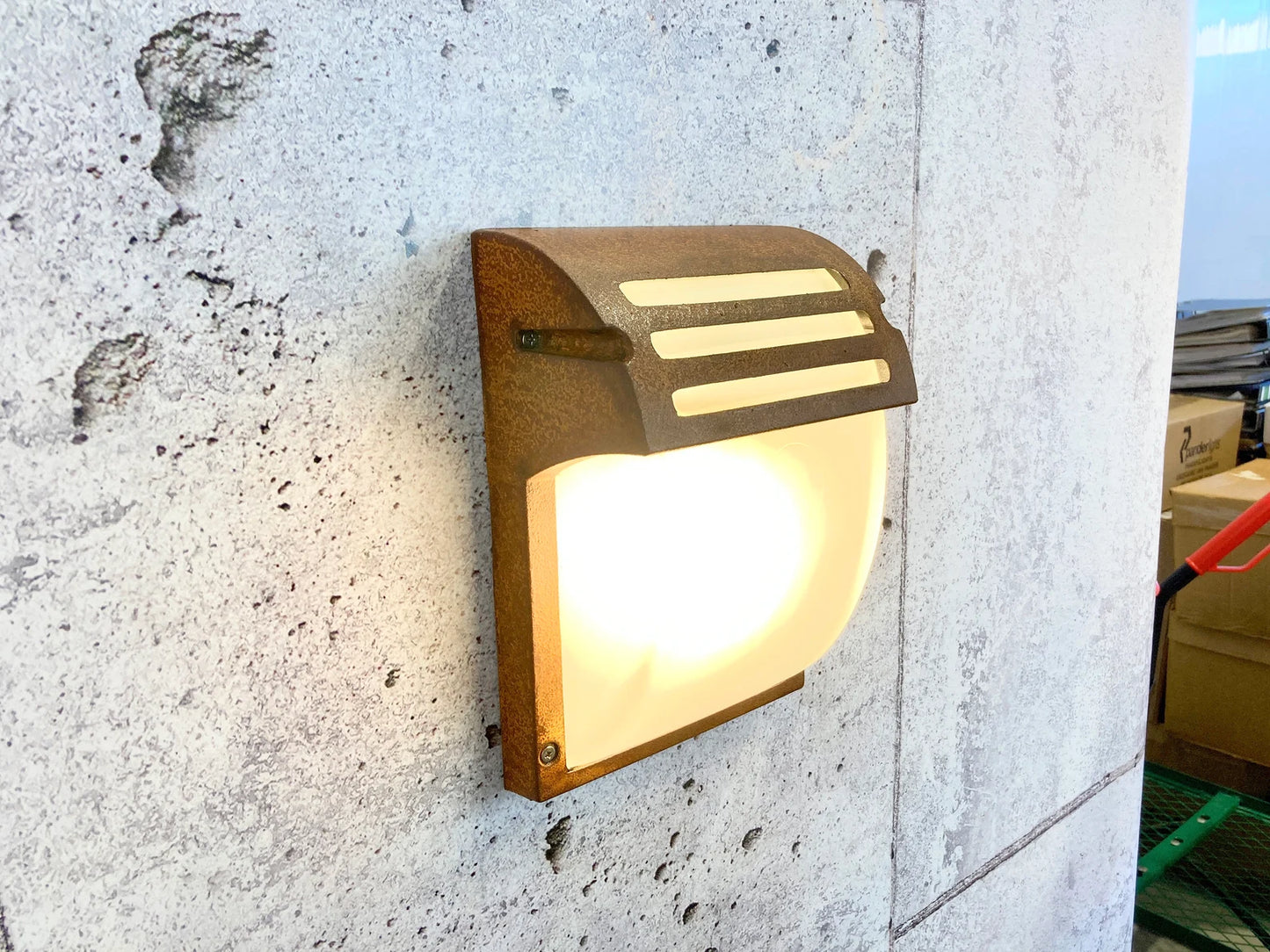CAVILLA 230V Außenleuchte - Gehäuse aus Metall, Schirm aus Glas, IP44-Schutzart, 40 Watt max.