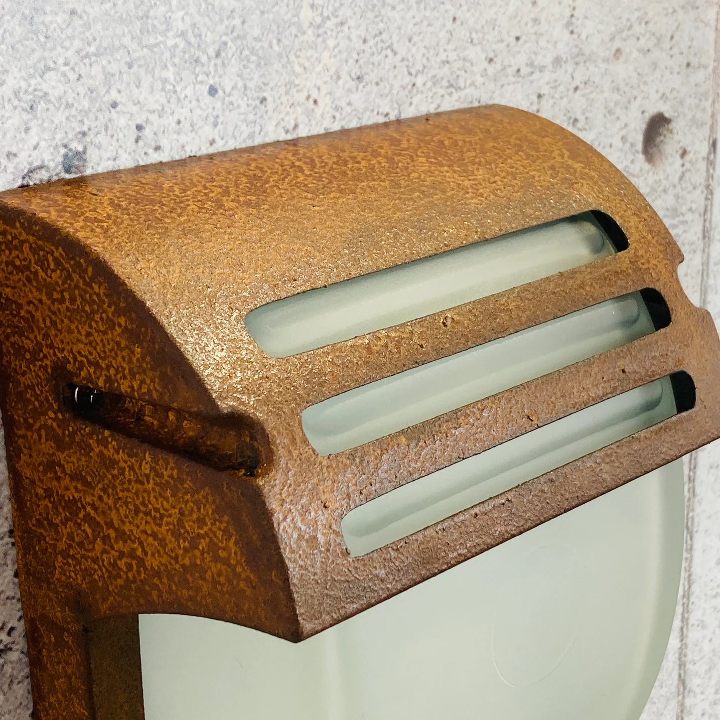 CAVILLA 230V Außenleuchte - Gehäuse aus Metall, Schirm aus Glas, IP44-Schutzart, 40 Watt max.