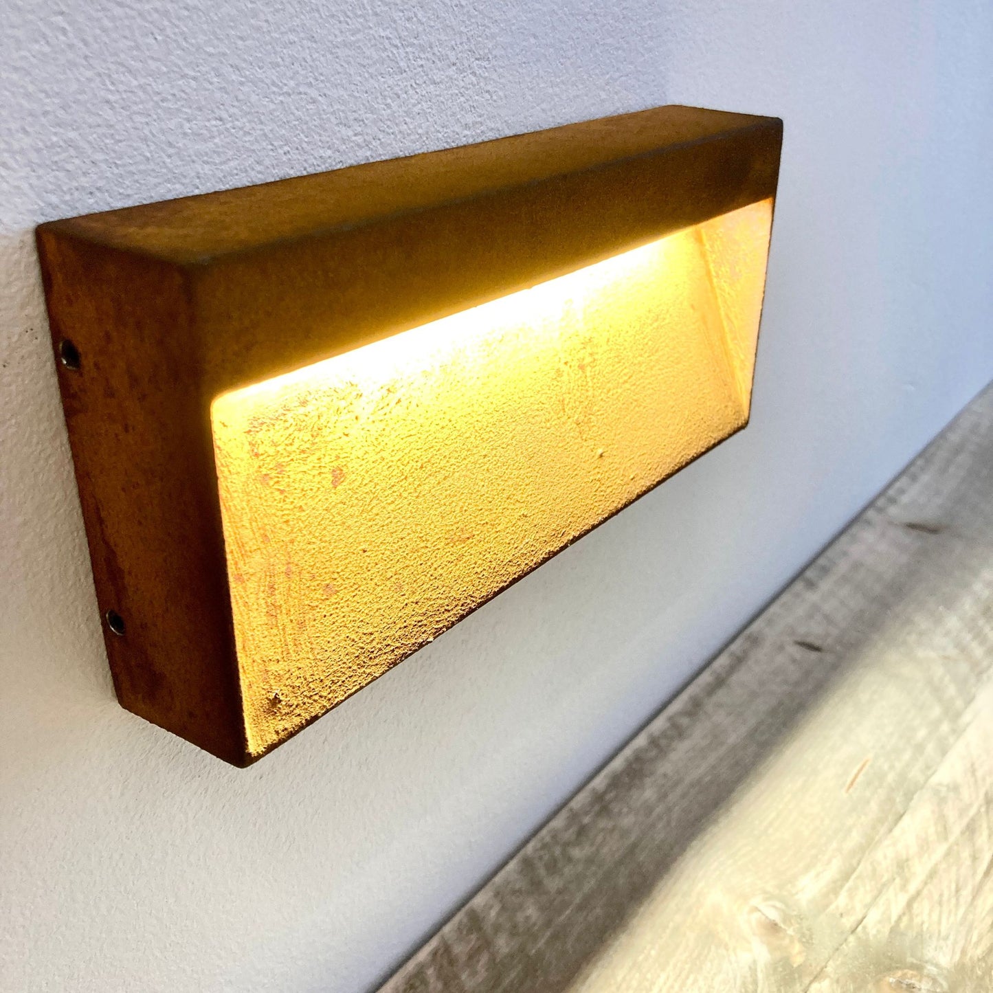 Außen-LED-Wandleuchte, Wandlampe - Effektvolles Architekturlicht, Rostiges Design - LuminaRust No. 551