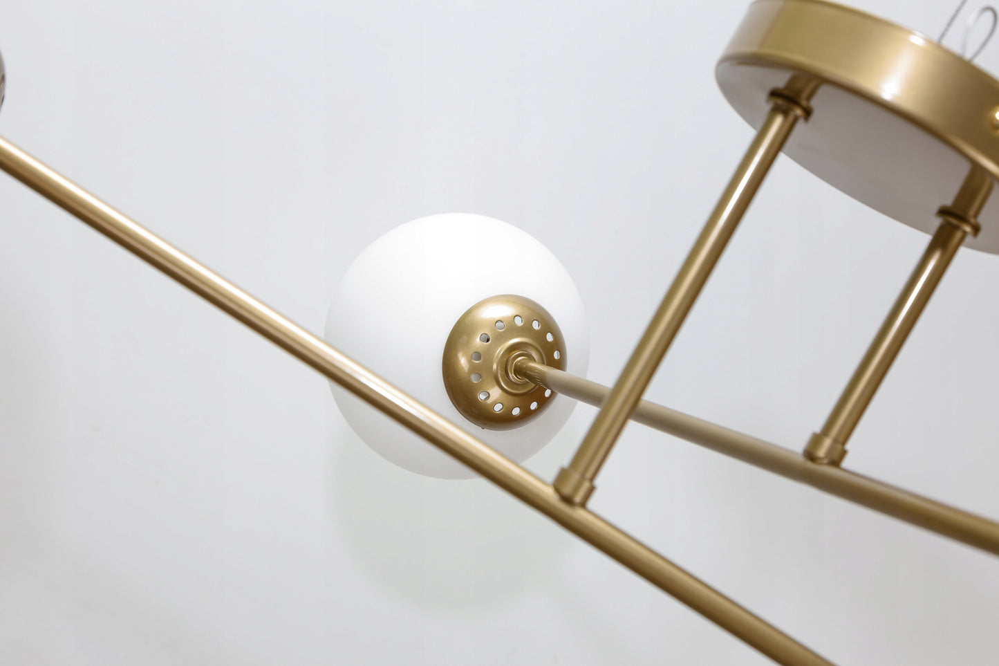 Moderne Goldene Deckenlampe Loft 4xE27 mit Matten Weißen Schirmen – Ideal für Wohnzimmer und Büros